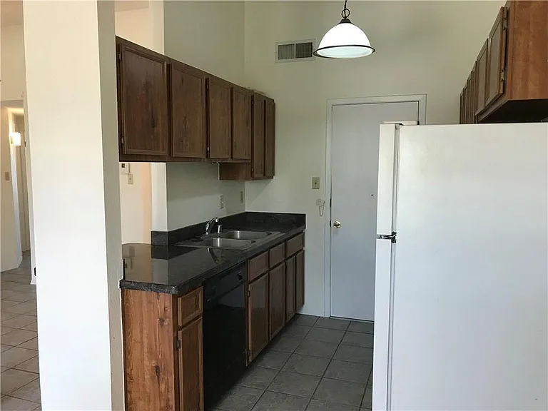 8500 Lakehurst Rd — Photo 2