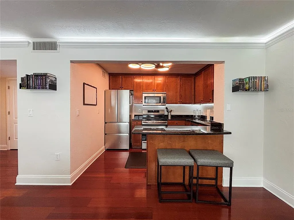 1 bed, 1.0 bath, 595 sqft, $2,000 — Photo 4