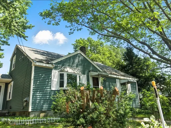 14 Doris Dr, Abington, MA 02351