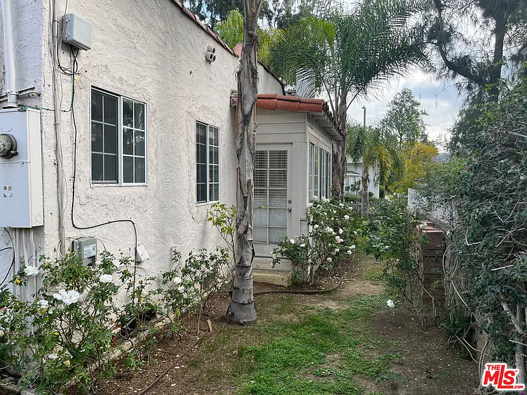101 N La Peer Dr — Photo 6