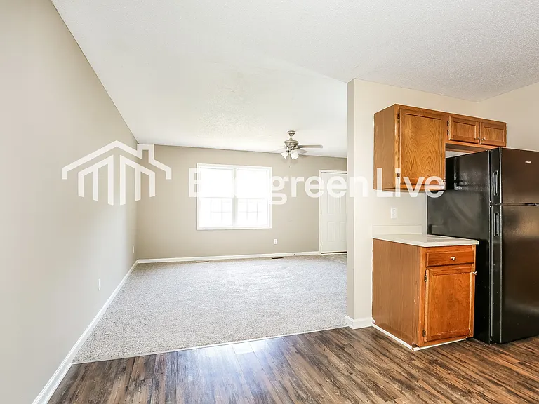 707 Grand St — Photo 6