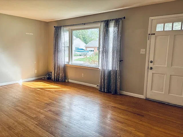 3 bed, 1.5 bath, 1600 sqft, $2,250 — Photo 2