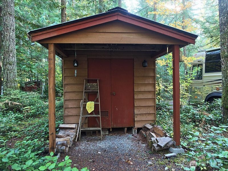 2nd image of 84 2 Wilderness Way