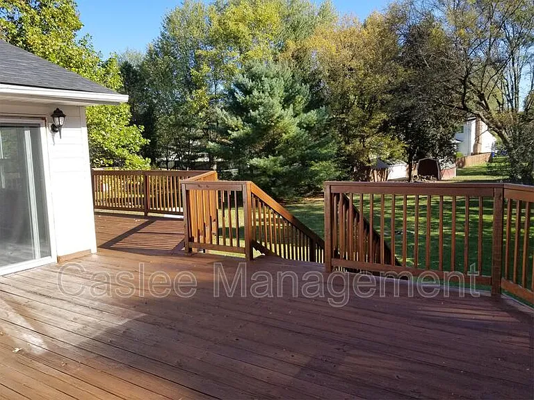 1049 Deleone Dr — Photo 8