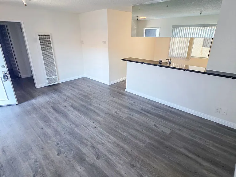 11431 Cedar Avenue — Photo 6