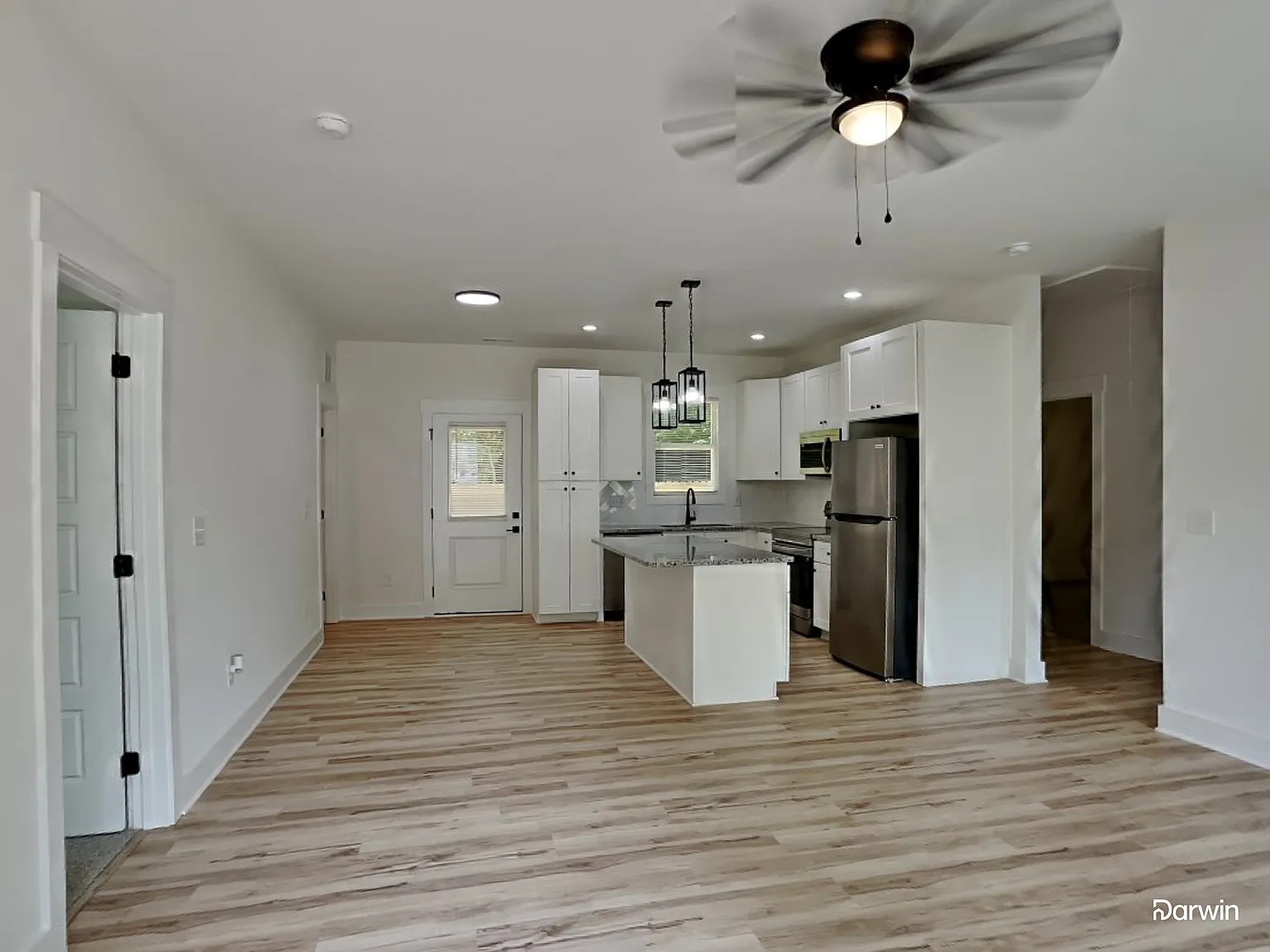 3 bed, 2.0 bath, 1218 sqft, $1,815 — Photo 2