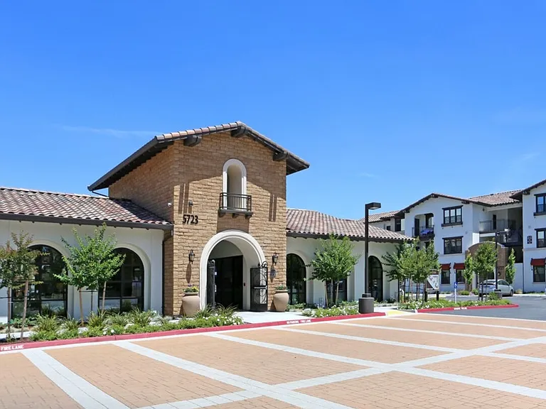 Hacienda Apartments — Photo 11