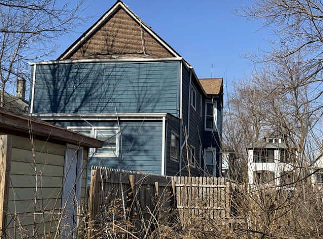 2nd image of 21 W 114th St