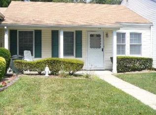 14 Forge Ln, Coram, NY 11727