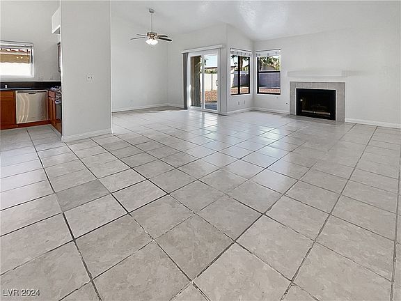3rd image of 116 Persimmon Ct