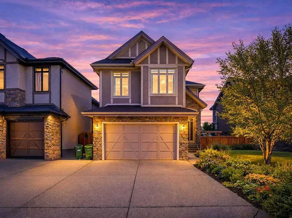 14 W Coach Way SW, Calgary, AB T3H 0M5