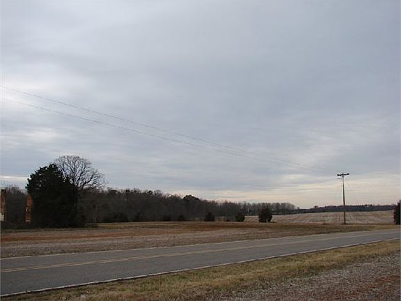 3rd image of 214 Foxglove Dr
