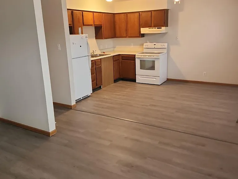 265 Lone Oak Dr — Photo 1