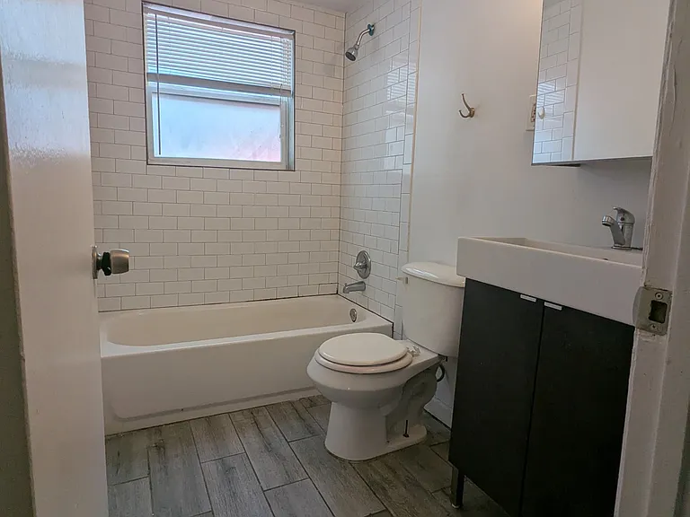 1277 Greenwich St SW #7 — Photo 10