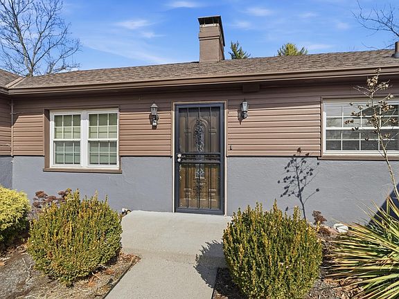 5th image of 3140 Banning Rd