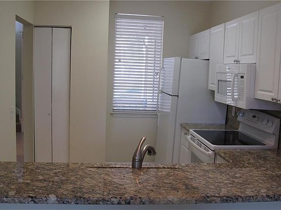 4th image of 28 Hartford Pl