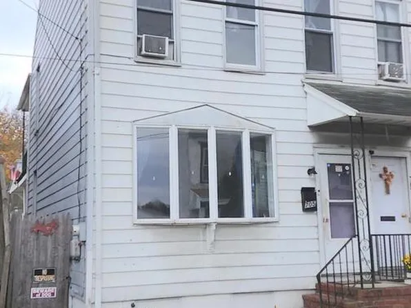 705 W Race St, Pottsville, PA 17901