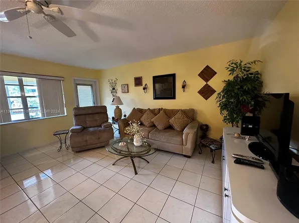5300 Washington St APT P232, Hollywood, FL 33021