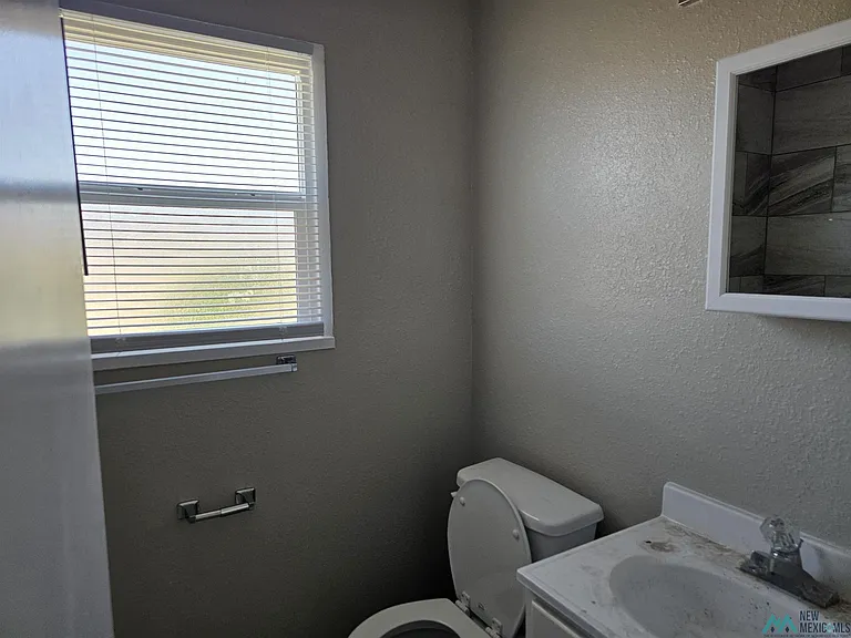 105 E Plaza Dr — Photo 6