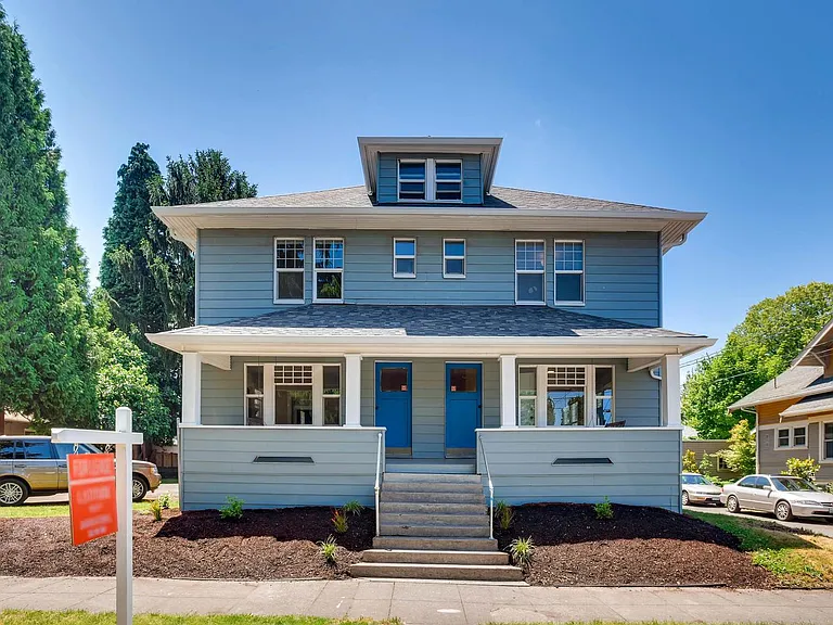 2100 NE Flanders St #2100 — Photo 1