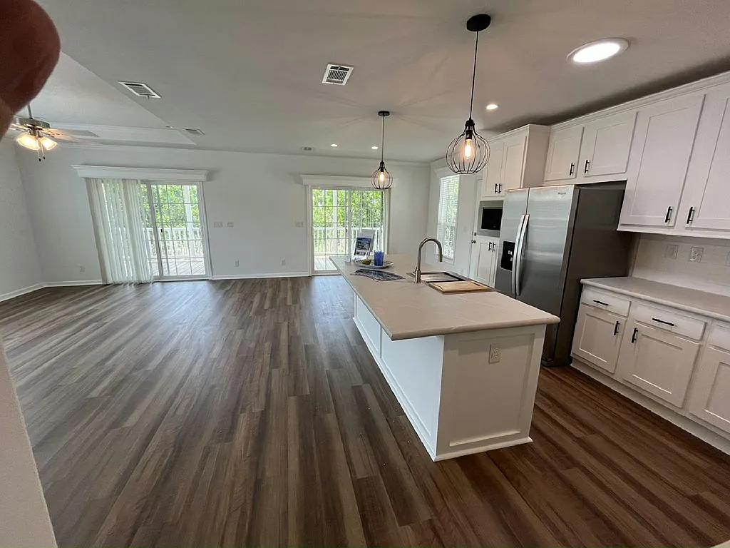 2 bed, 2.0 bath, 1669 sqft, $1,895 — Photo 2