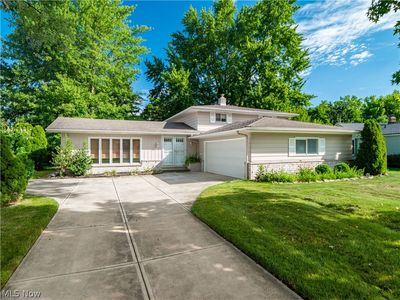 28538 Lynhaven Dr, North Olmsted, OH, 44070