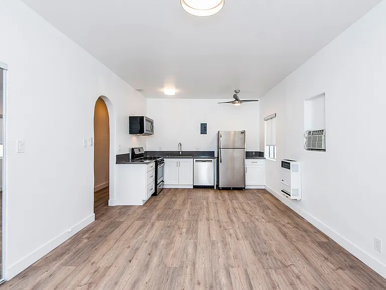 1439 N Curson Ave — Photo 34