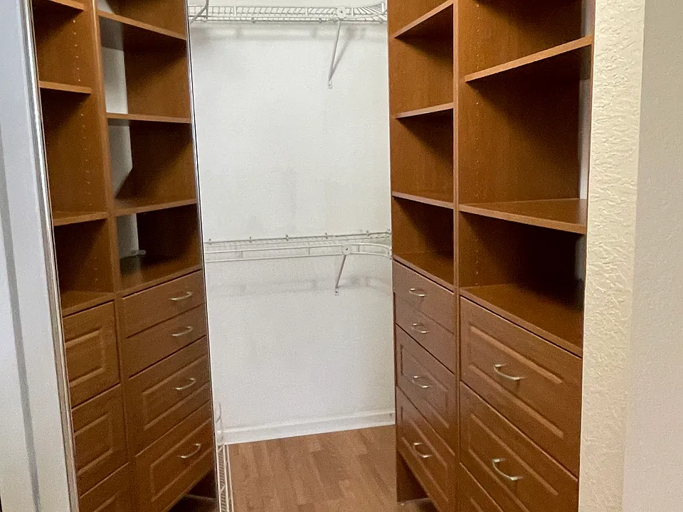 Master walking closet