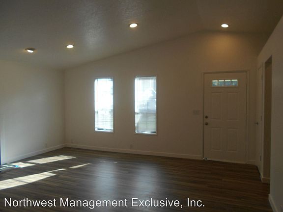 5th image of 9818 NE 63rd St