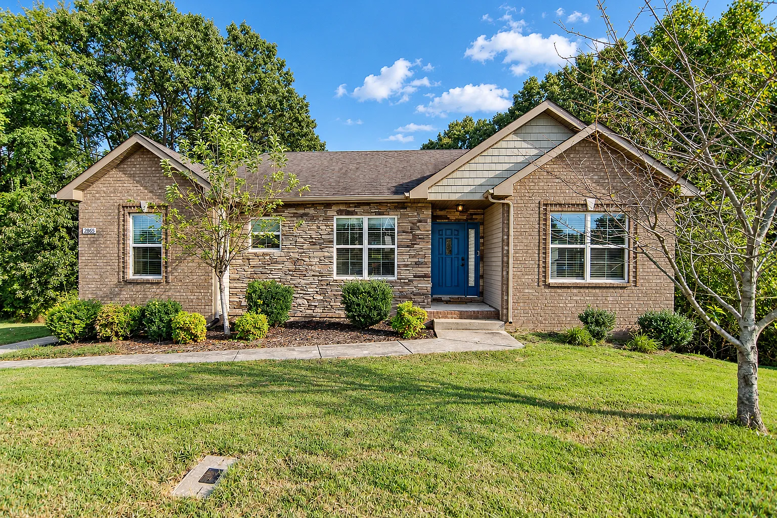 4 bed, 2580 sqft, $2,625 — Photo 1
