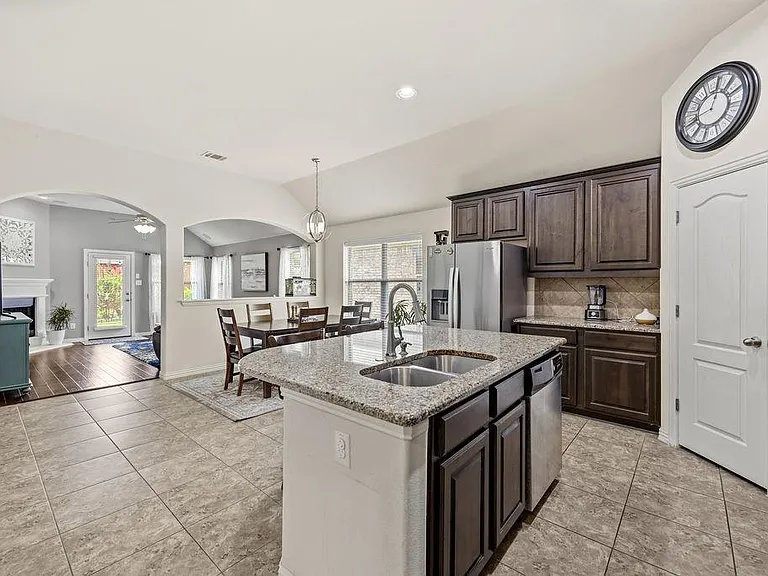 2660 Frances Ln — Photo 8