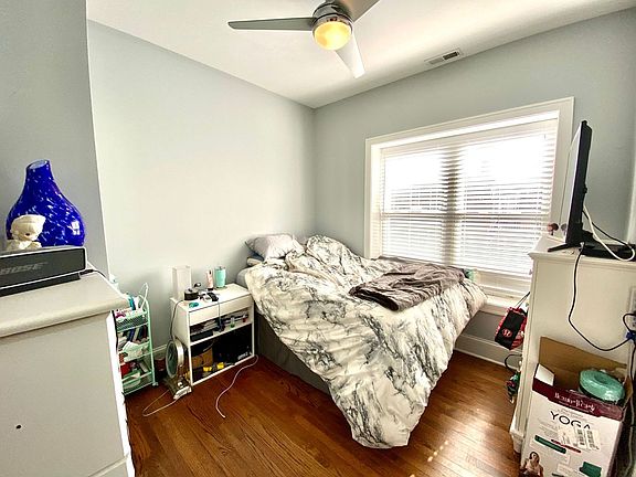 3rd image of 717 W Belmont Ave #2R