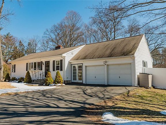 3rd image of 168 Peck Ln