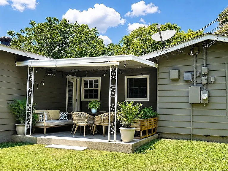 470 Dresden Dr — Photo 19