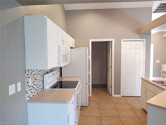 5th image of 3108 SW 19th Pl