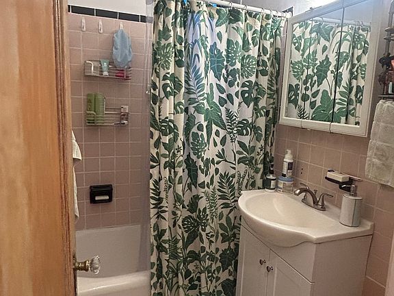 5th image of 43-15 46th St APT B7