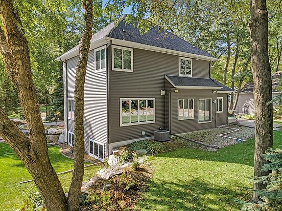 5th image of 9550 Woodlawn Pl N