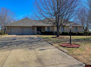 301 Oakridge Rd, Mountain Home, AR 72653