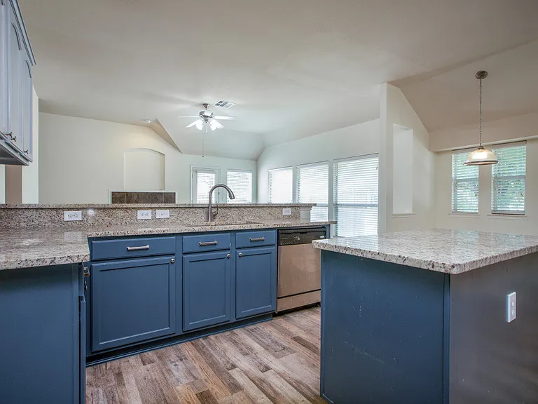 9900 Northgate Dr — Photo 6