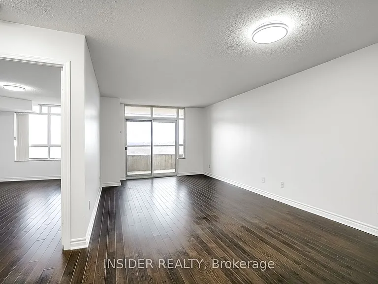 35 Kingsbridge Garden Cir #2009 — Photo 11