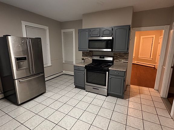 3rd image of 88 Berkshire St Floor 1