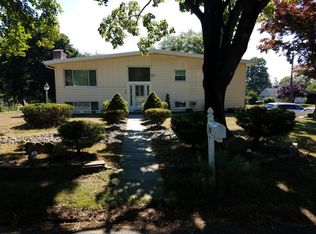 32 Ridge Rd, Morganville, NJ 07751