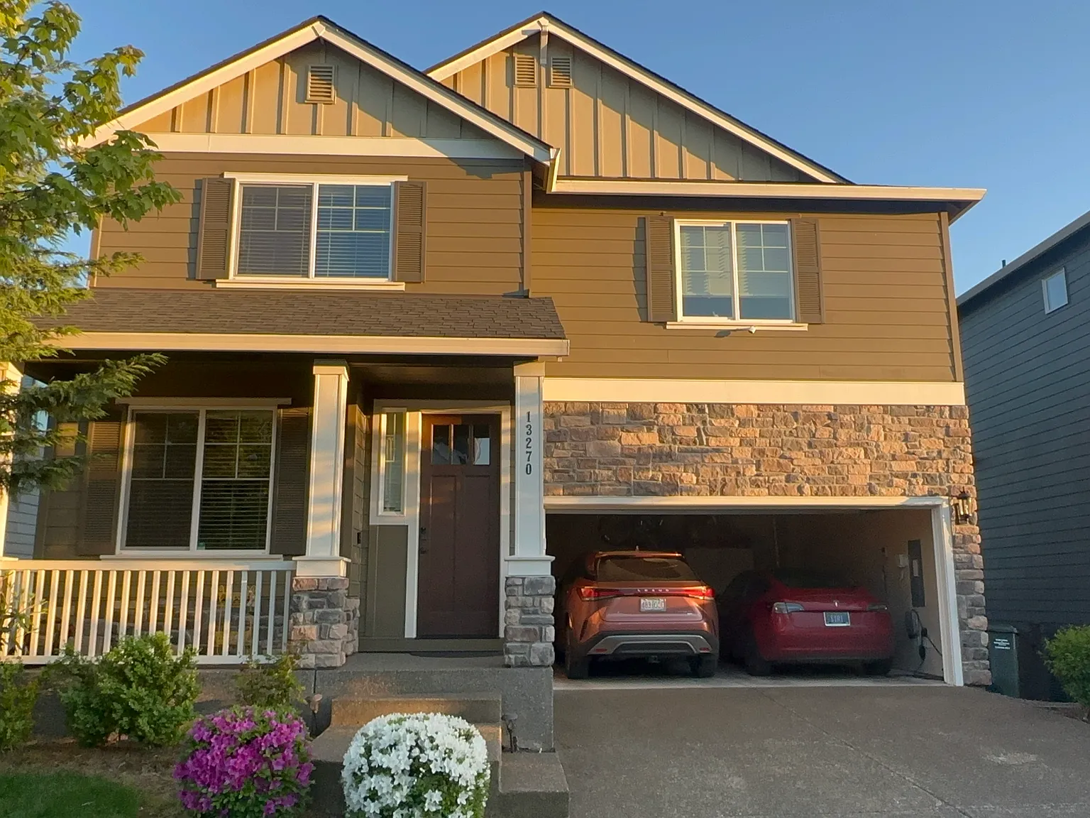 6 bed, 3643 sqft, $3,995 — Photo 2