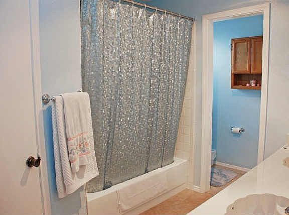 3rd image of 844 Whitehall Dr