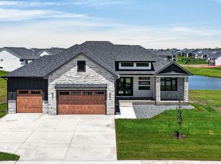17827 Goodman Dr, Urbandale, IA 50323