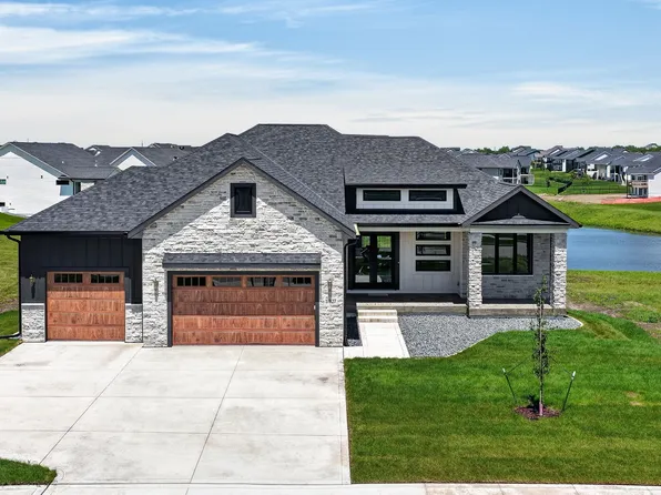 17827 Goodman Dr, Urbandale, IA 50323