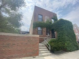 2207 W 18th St