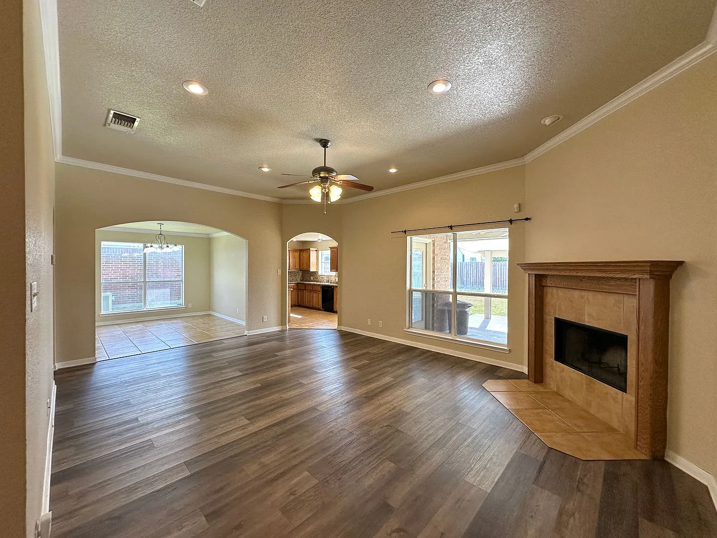 2601 Lavender Ln — Photo 2