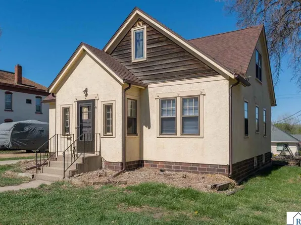 416 N 2nd St, Le Sueur, MN 56058