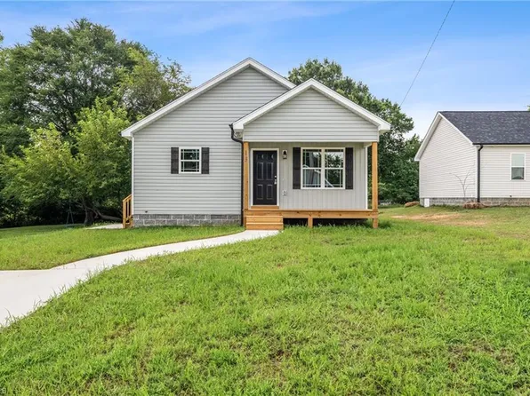 13 King Row, Thomasville, NC 27360